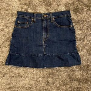 ruffled denim skirt!